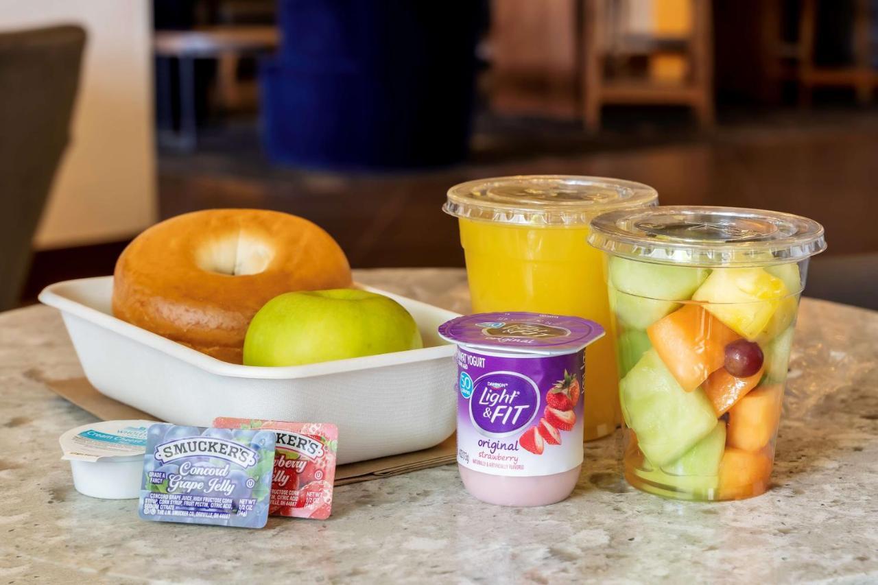 Hyatt Place Tampa Busch Gardens Eksteriør billede