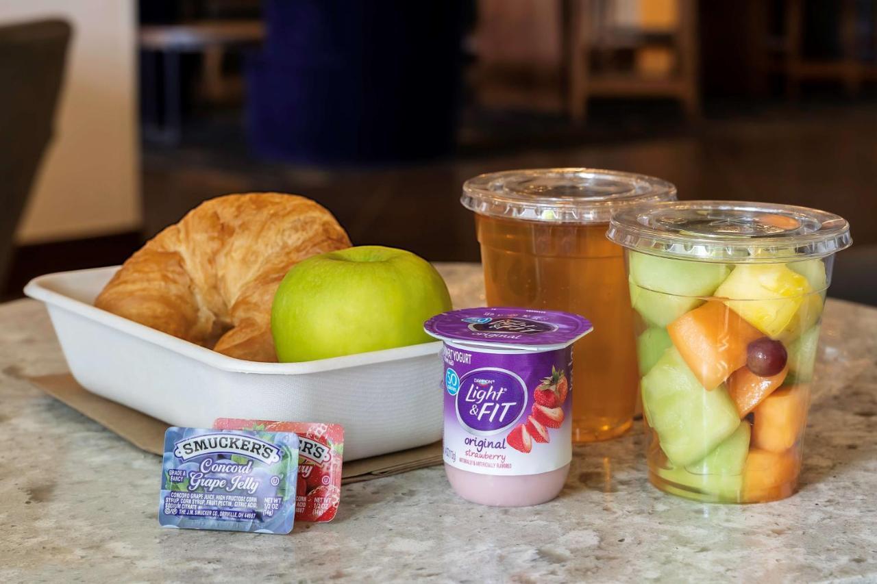 Hyatt Place Tampa Busch Gardens Eksteriør billede