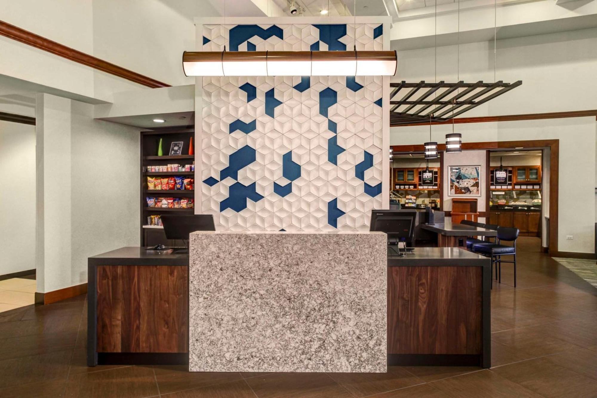 Hyatt Place Tampa Busch Gardens Eksteriør billede