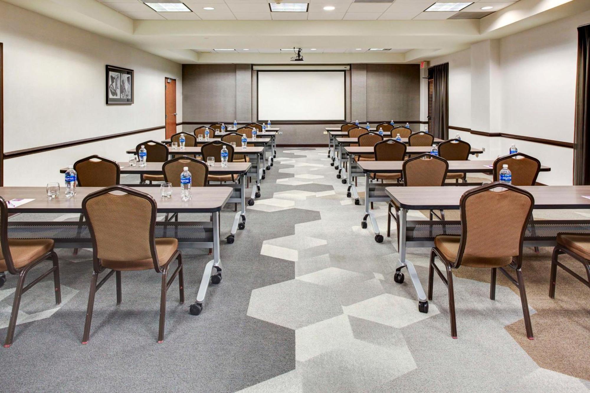 Hyatt Place Tampa Busch Gardens Eksteriør billede