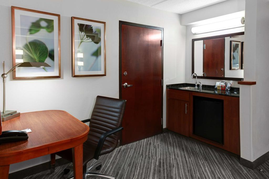 Hyatt Place Tampa Busch Gardens Eksteriør billede